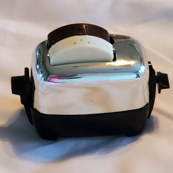 Vintage 1950s Toaster and Toast Salt & Pepper Shakers GUC - Picture 1 of 6